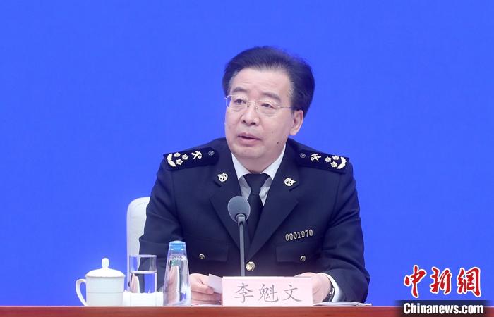 4月13日，中国国务院新闻办公室在北京举行新闻发布会，海关总署新闻发言人、统计分析司司长李魁文介绍2021年一季度进出口情况。<a target='_blank' href='http://www.chinanews.com/'>中新社</a>记者 张宇 摄 　